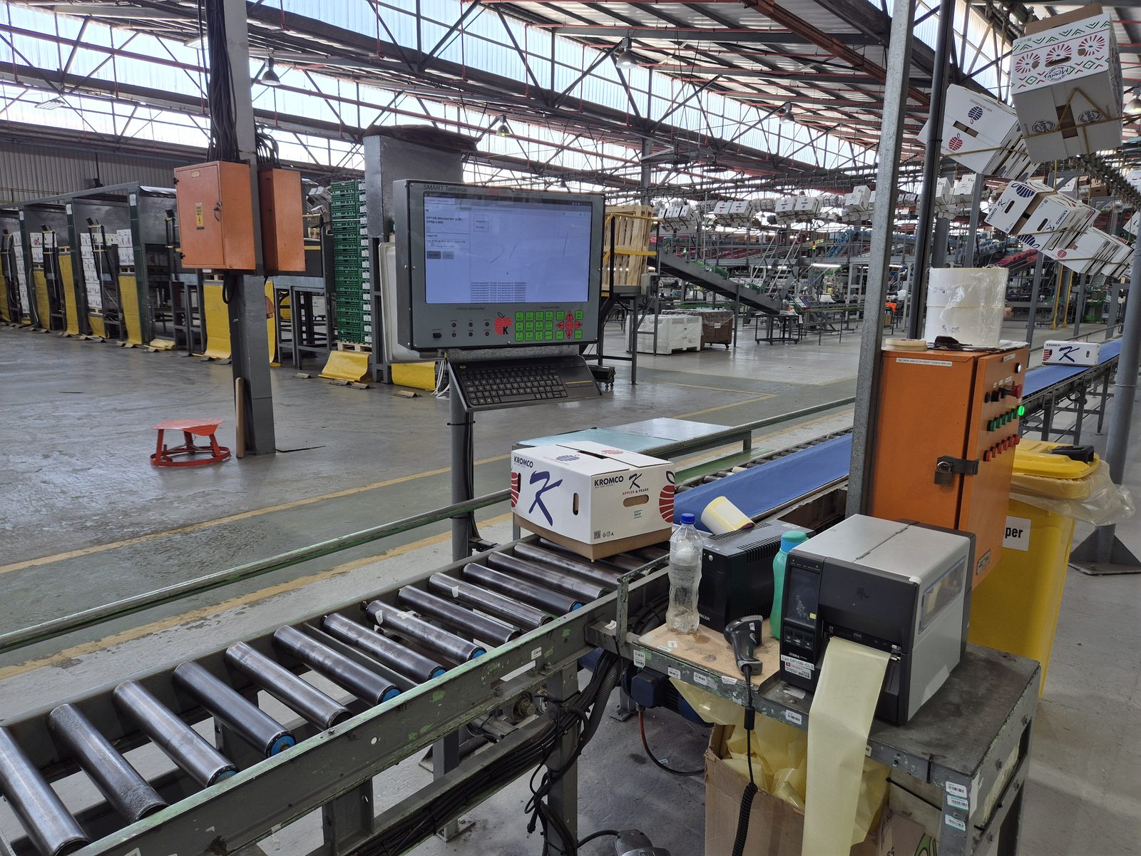 ITPC 100 — operator station on the packing floor