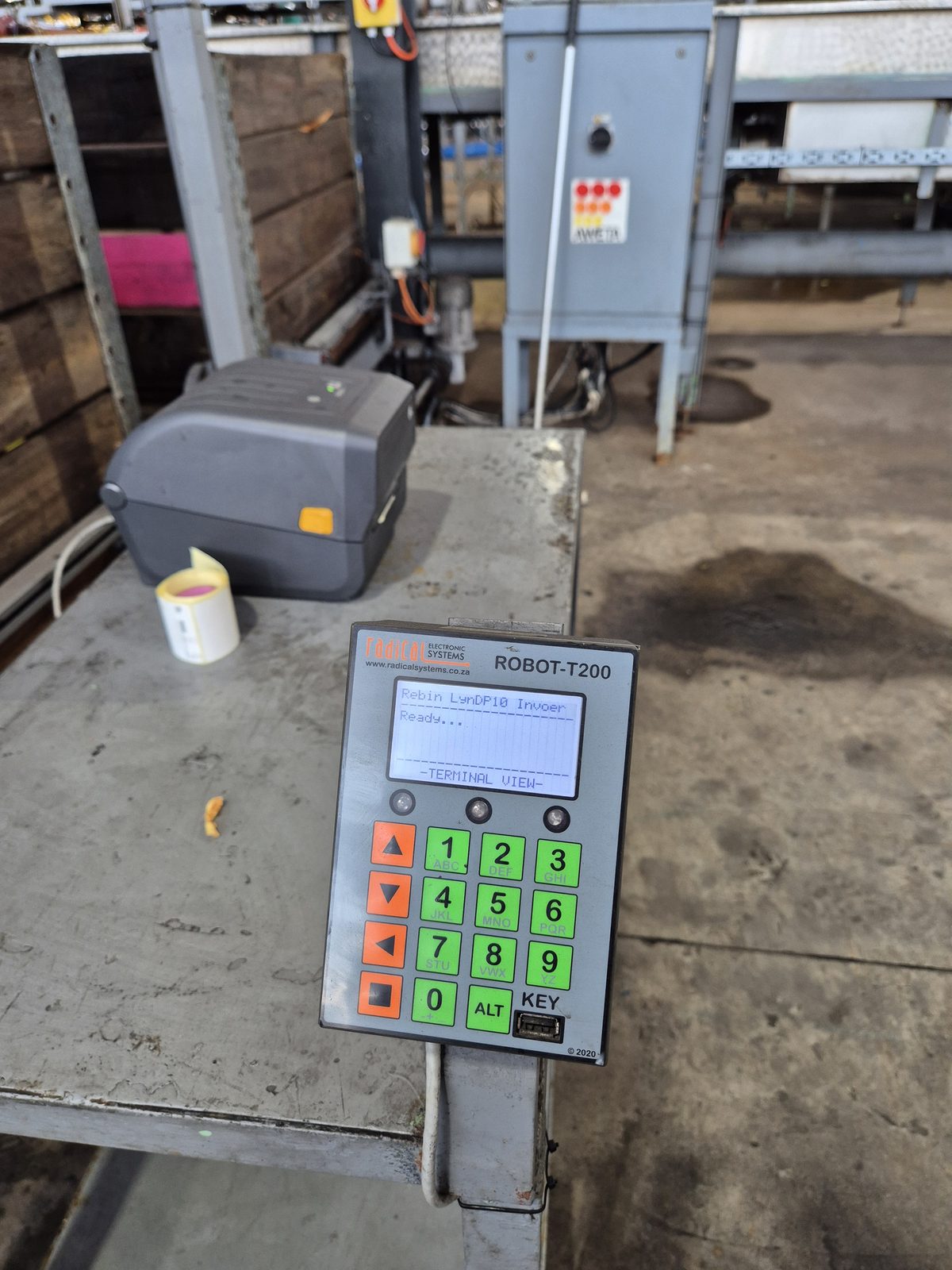Robot T201 — rebin invoer station
