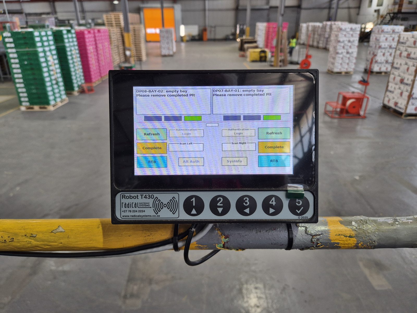 Robot T430 — palletizing bay terminal